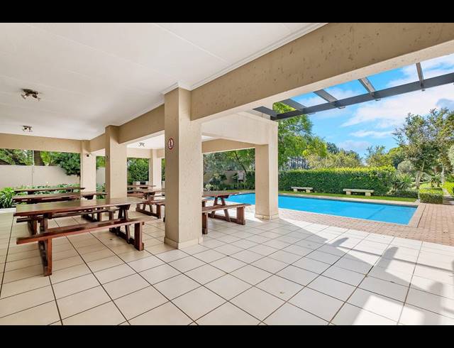 2 BEDROOM APARTMENT FOR SALE IN BRYANSTON
